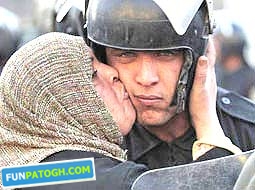 بوسه زن مصری بحث‌ برانگیزترین عکس توییتر سال 2011 + عکس