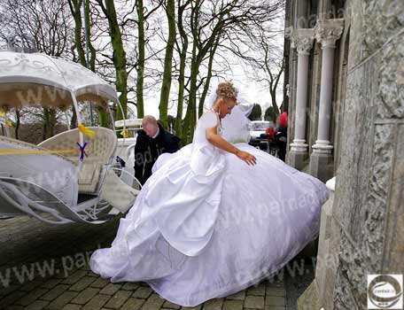 لباس عروسهاي عجیب و مشكل ساز برای عروس و داماد + تصاویر