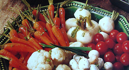 سالاد سبزیجات با سس سبزی
