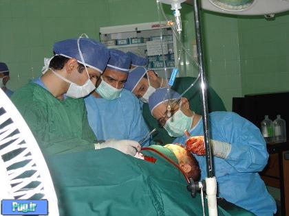 علی دایی در حال عمل جراحی ؛ عکس 