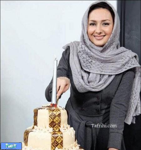عکسی از هانیه توسلی در حال کیک بریدن