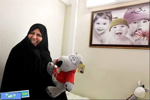 خنده وزیر بهداشت به عروسک 