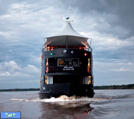 هتلی شناور بر روی رودخانه آمازون