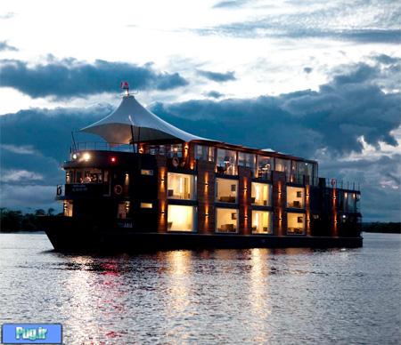 هتلی شناور بر روی رودخانه آمازون