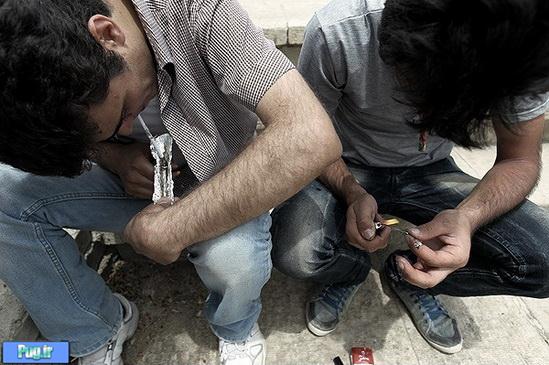 عکس های تکان دهنده از مصرف مواد مخدر در یکی از پارک های تهران