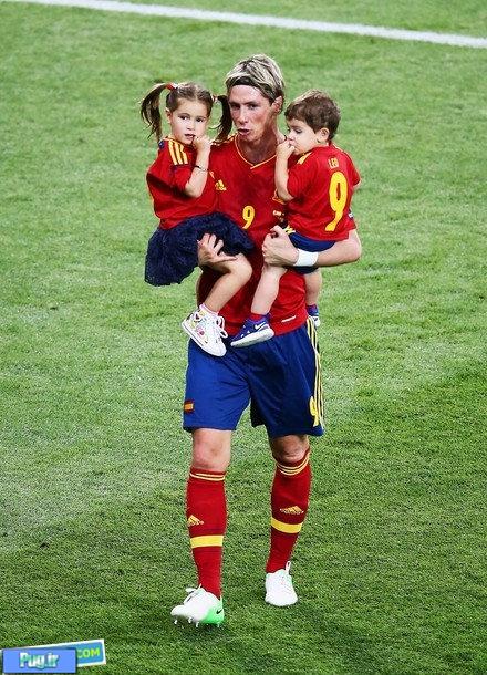 حضور همسر و فرزندان بازیکنان اسپانیا در جشن پیروزی+عکس