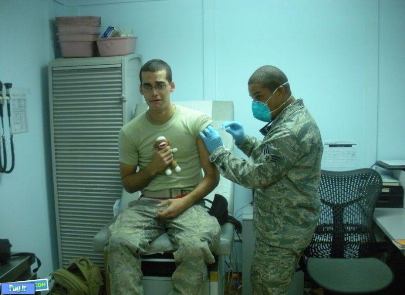 عکسی از گریه سرباز هنگام زدن واکسن زدن