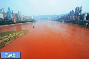 رودخانه ای که ناگهان قرمز شد/ عکس 
