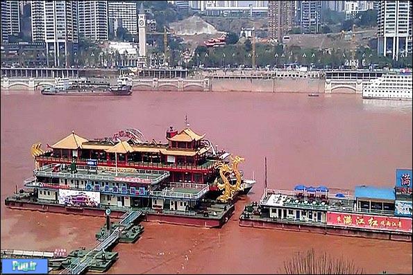 طولانی ترین رودخانه آسیا قرمز شد! +عکس