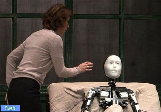 اولین رباتی که تئاتر بازی می‌کند 